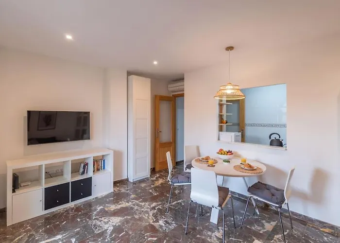 Cozy Close To The + Free Parking Apartament