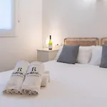 Cozy Close To The + Free Parking *