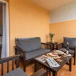 Cozy Close To The + Free Parking