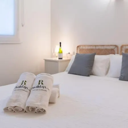 Cozy Close To The + Free Parking *