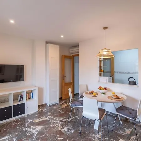 Cozy Close To The + Free Parking Appartement