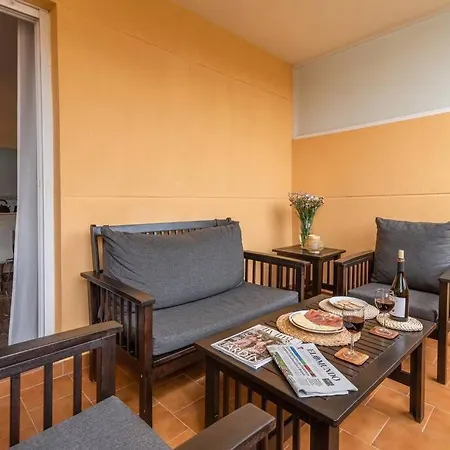 Cozy Close To The + Free Parking