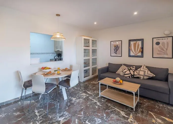 Cozy Close To The + Free Parking Appartamento Fuengirola