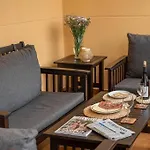 Cozy Close To The + Free Parking *