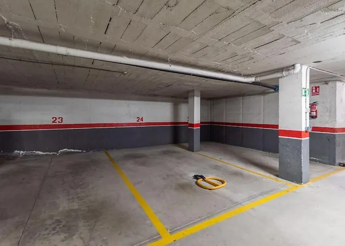 Апартаменты Cozy Close To The + Free Parking *