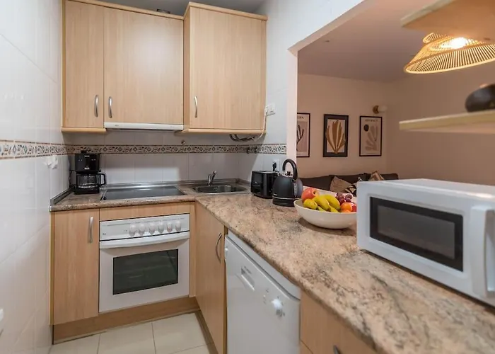 Cozy Close To The + Free Parking Апартаменты Фуэнхирола