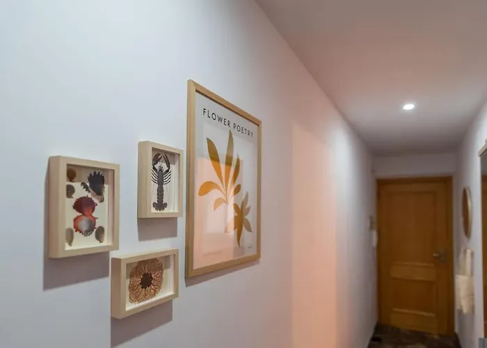 Апартаменты Cozy Close To The + Free Parking *