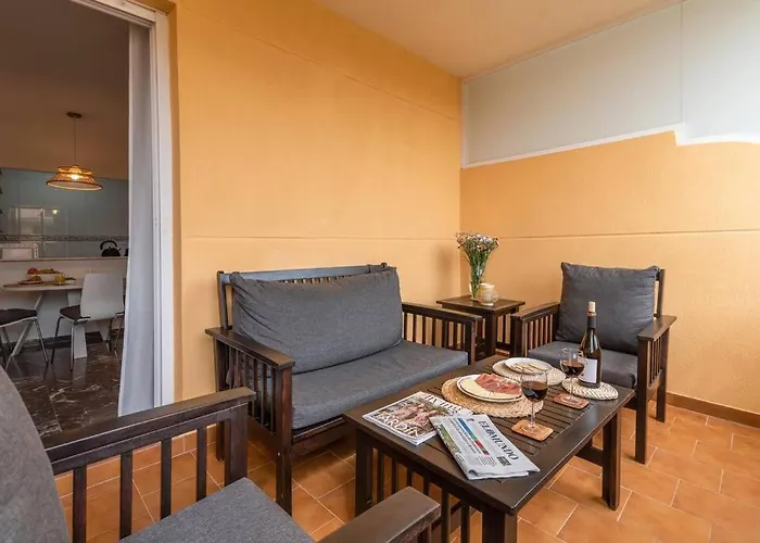 Cozy Close To The + Free Parking