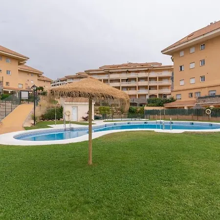 Cozy Close To The + Free Parking *